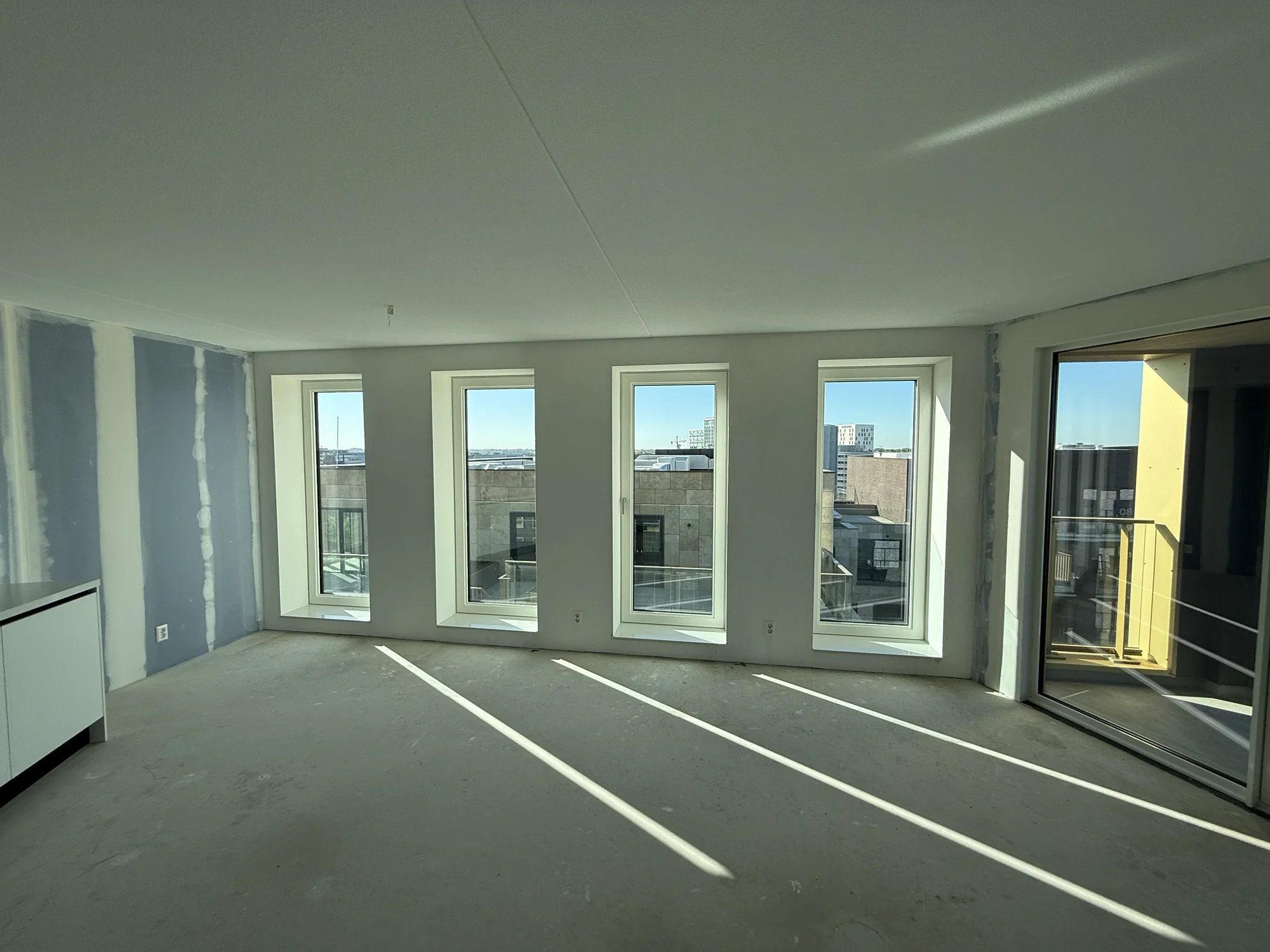 Floor-to-ceiling windows with horizon views